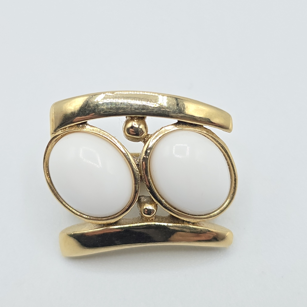 Vintage Trifari Gold Tone White Cabochon Clip On Earrings Mid Century MCM - Picture 9 of 14